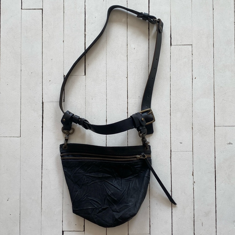 Leather shoulder sling